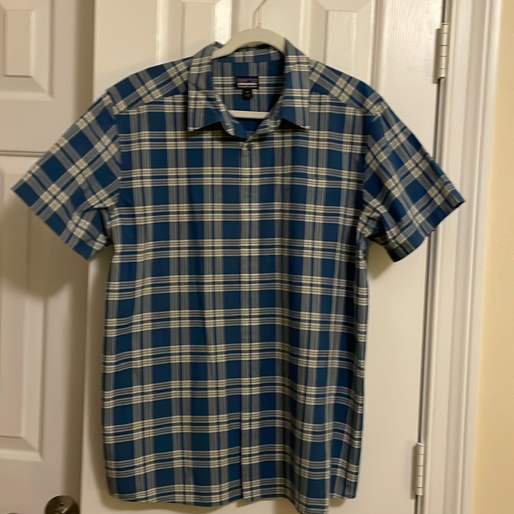 Patagonia men’s short sleeve button down. Size XL